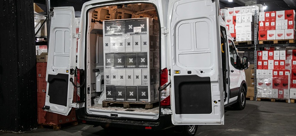 Explora la excelencia logística en el transporte de carga con la Ford Transit Van 